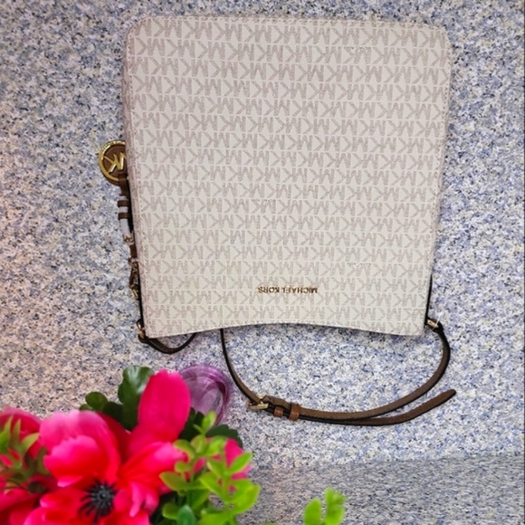 ๐$525 MICHAEL๐KORS Bundle JET SET Travel LG Messenger Crossbody BagWallet - Picture 9 of 16